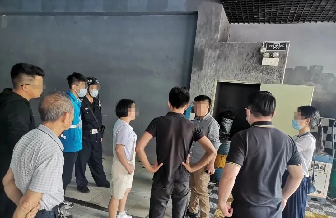 廢機(jī)油屬于危險(xiǎn)廢物！一汽車公司交給無(wú)證經(jīng)營(yíng)者處置最少罰60萬(wàn)元！新固廢法時(shí)代危廢倉(cāng)庫(kù)建設(shè)參考標(biāo)準(zhǔn)！不想被罰趕緊看！